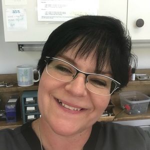 Meet your Posher, Lorie